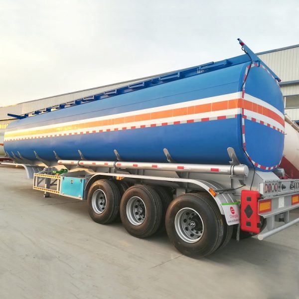 3 Axle Fuel Tanker Trailer - Image 4